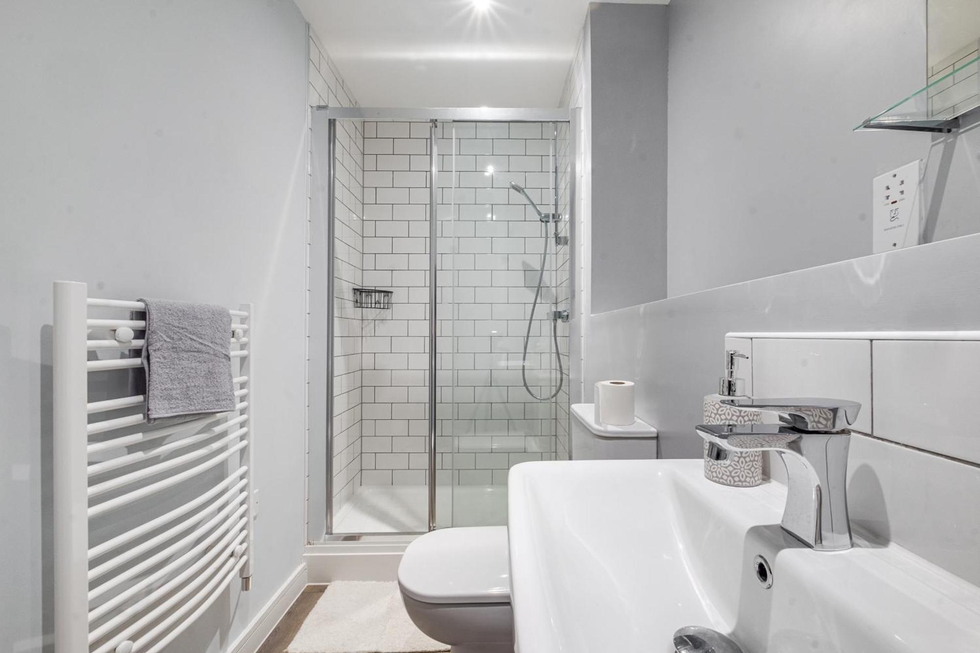 City Centre Emerald Escape - Sleeps-6, 2Beds & 2Baths , Netflix , Free Internet 伯明翰 外观 照片