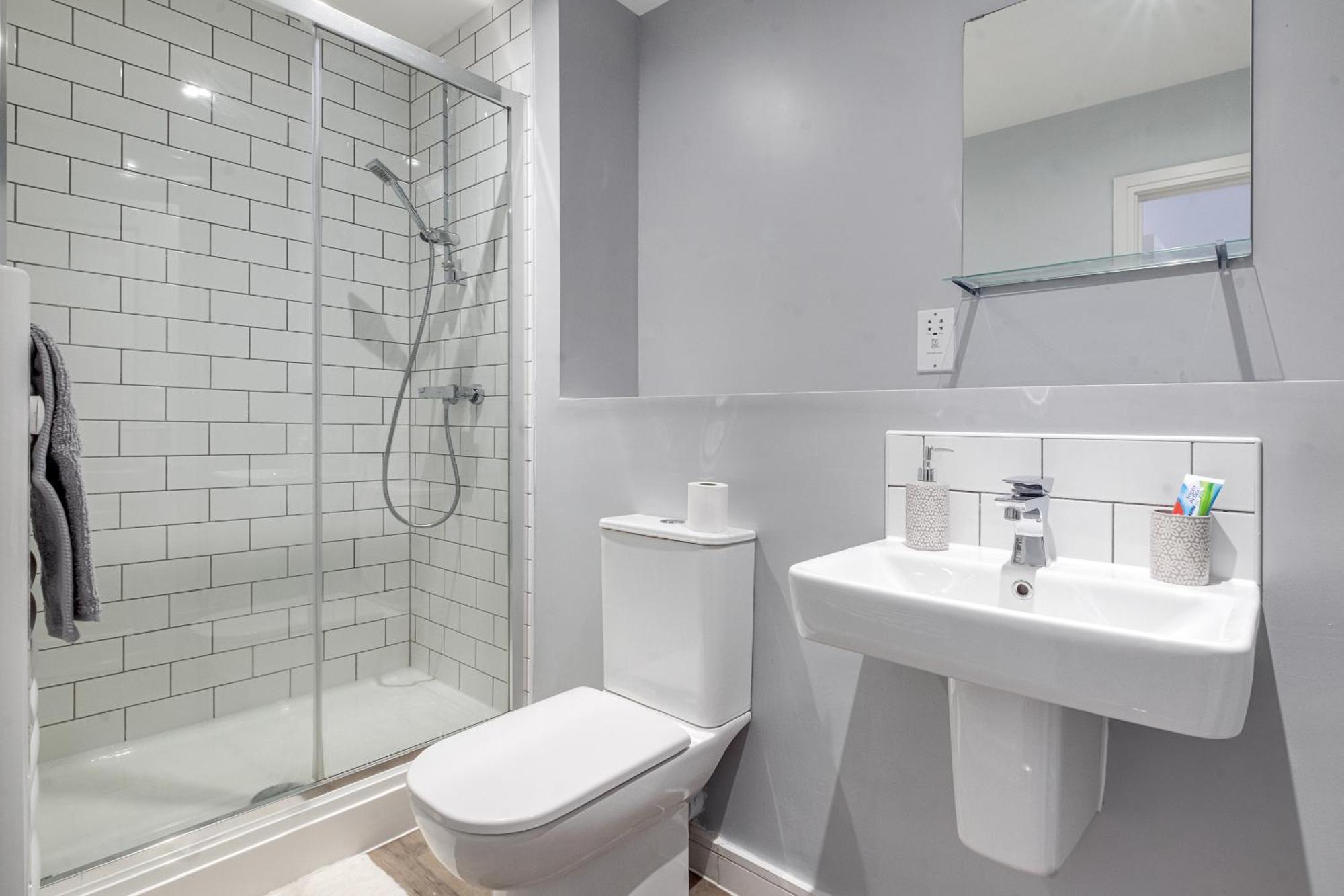 City Centre Emerald Escape - Sleeps-6, 2Beds & 2Baths , Netflix , Free Internet 伯明翰 外观 照片