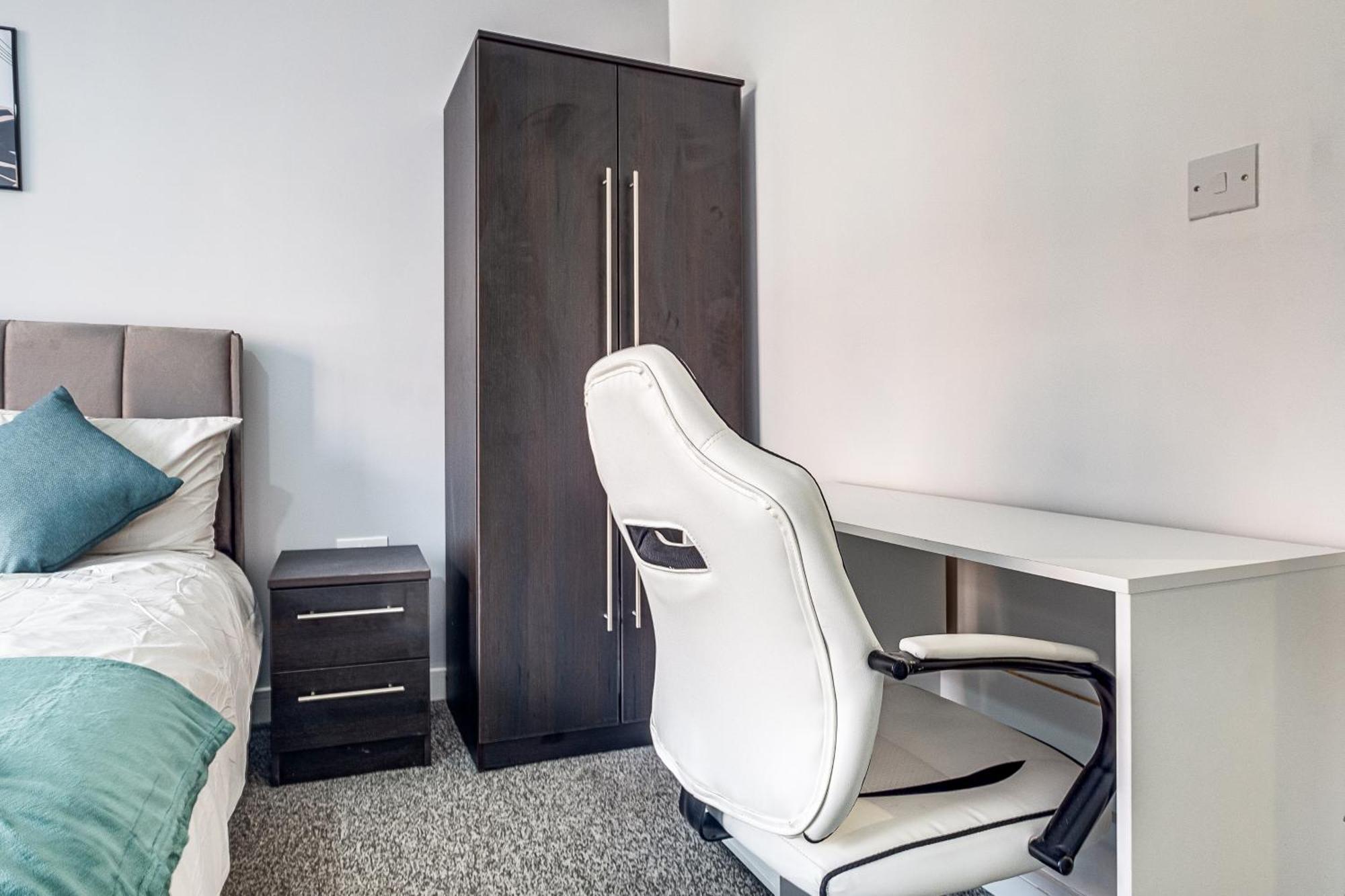 City Centre Emerald Escape - Sleeps-6, 2Beds & 2Baths , Netflix , Free Internet 伯明翰 外观 照片