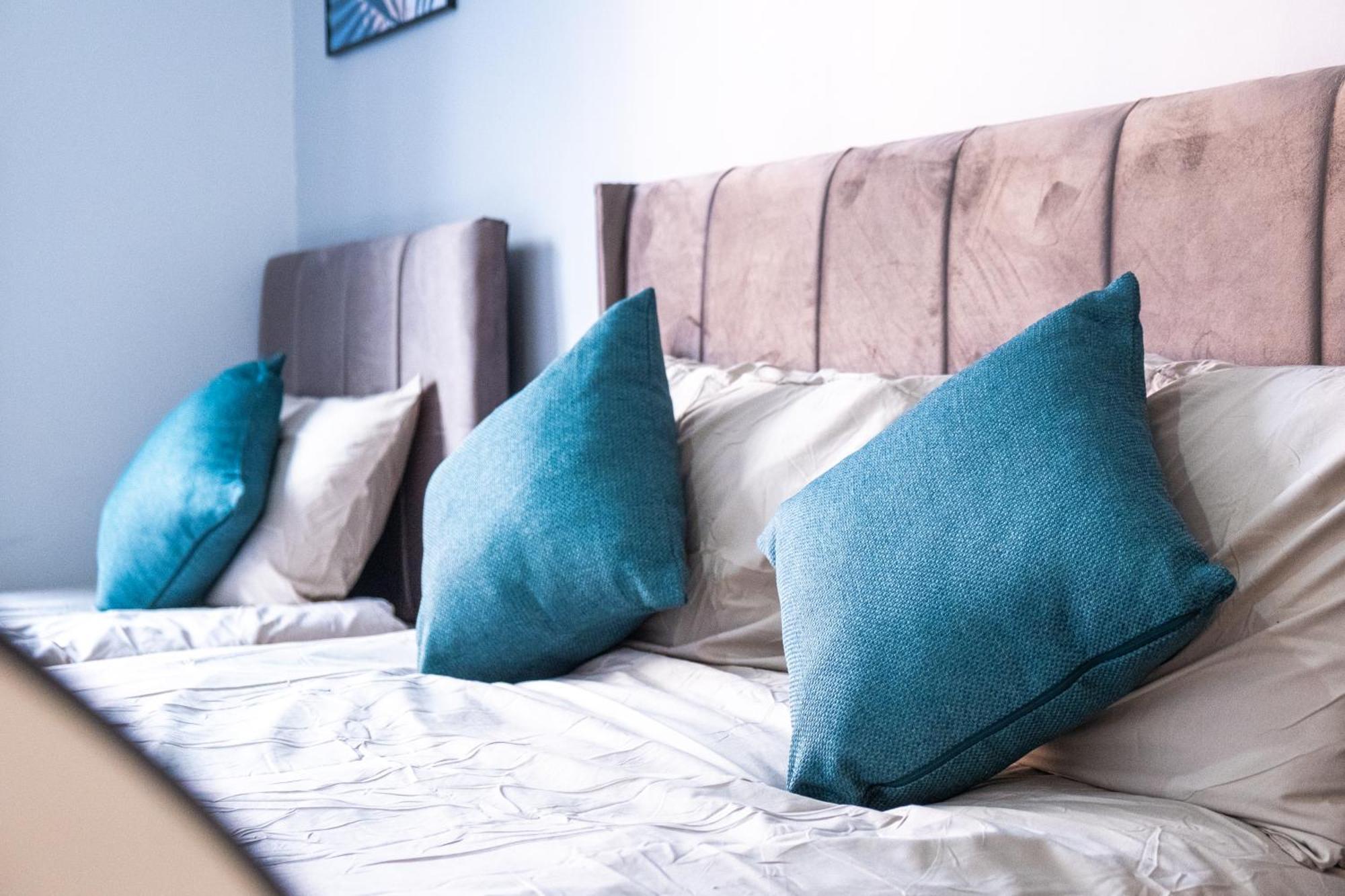 City Centre Emerald Escape - Sleeps-6, 2Beds & 2Baths , Netflix , Free Internet 伯明翰 外观 照片