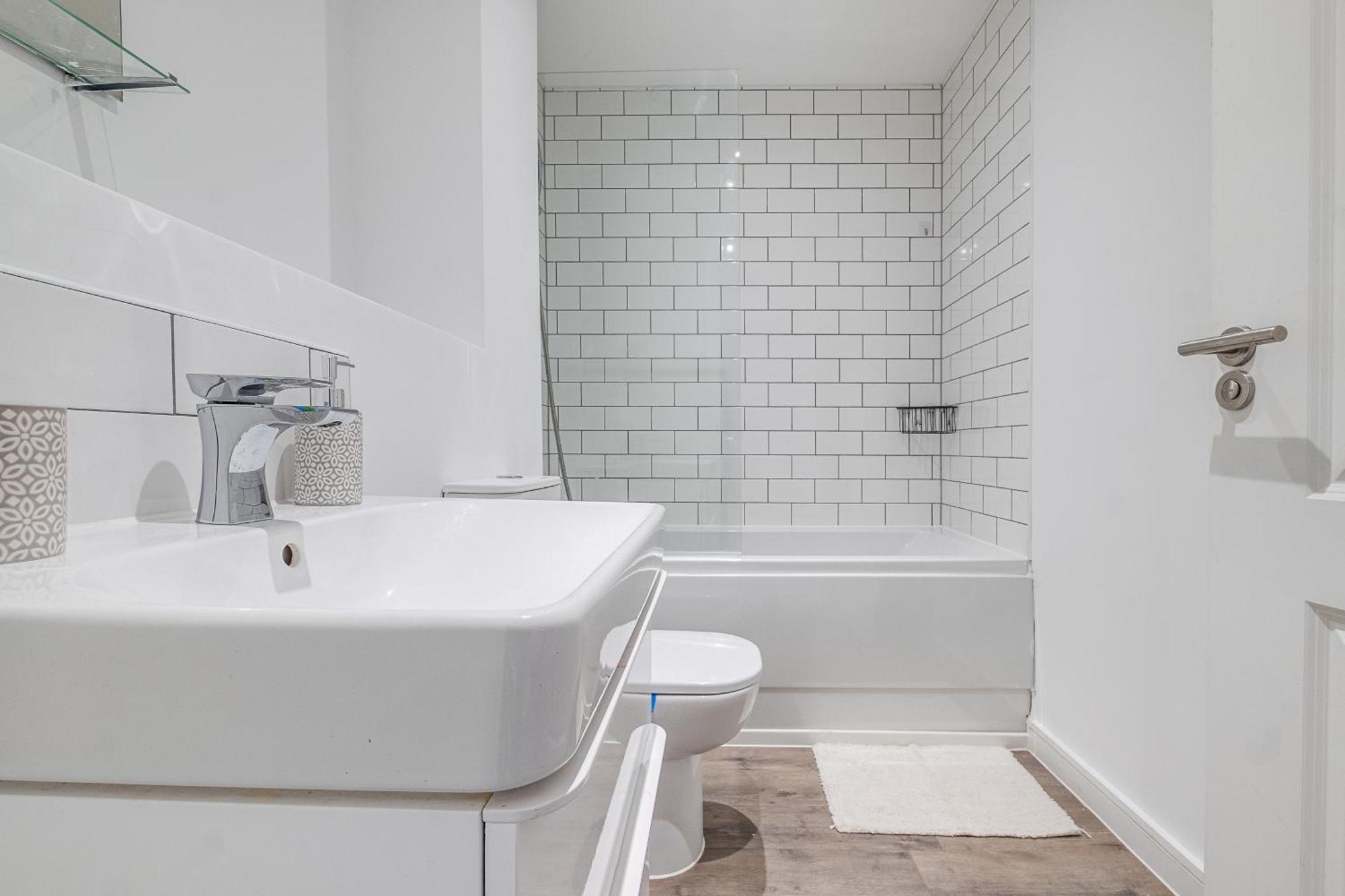 City Centre Emerald Escape - Sleeps-6, 2Beds & 2Baths , Netflix , Free Internet 伯明翰 外观 照片